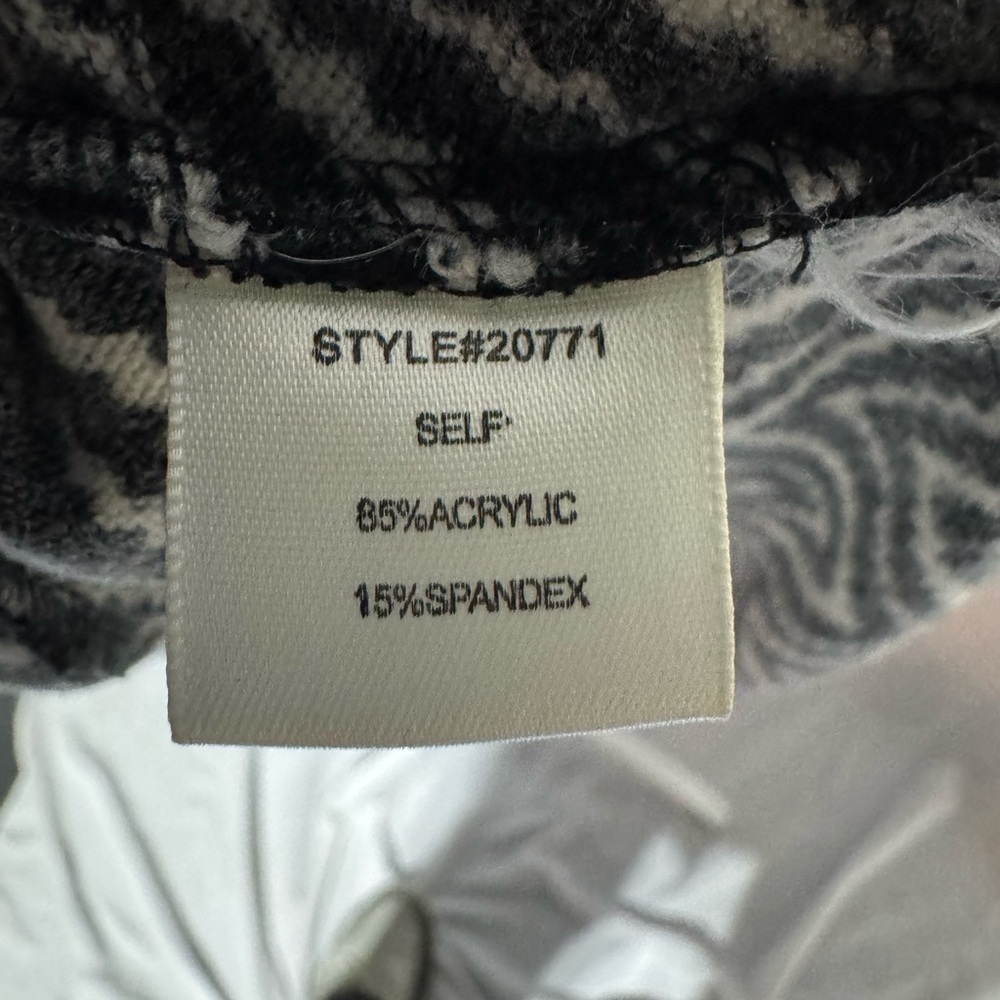 Skies Are Blue Black and White Chevron Open Front Cardigan Size Large - Picture 4 of 6